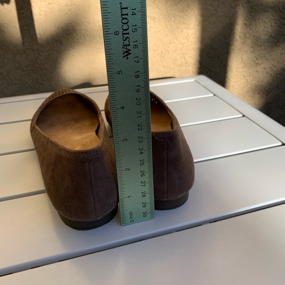 Vionic brown suede perforated pointy toe ballet flats size 7 - Picture 5 of 13